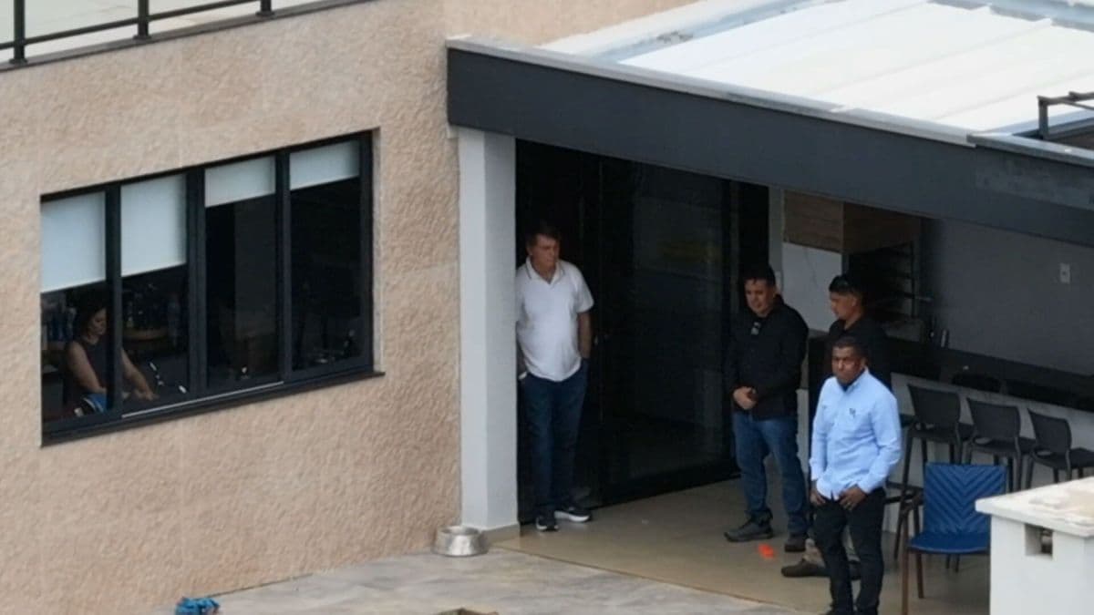 Bolsonaro recebe autorização para reparos em prisão domiciliar