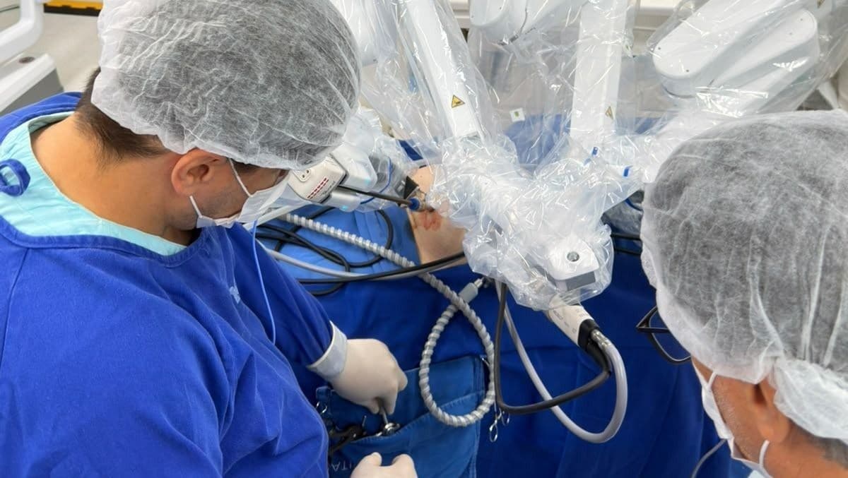 Robô cirúrgico Toumai do SUS será instalado em 22 hospitais até dezembro