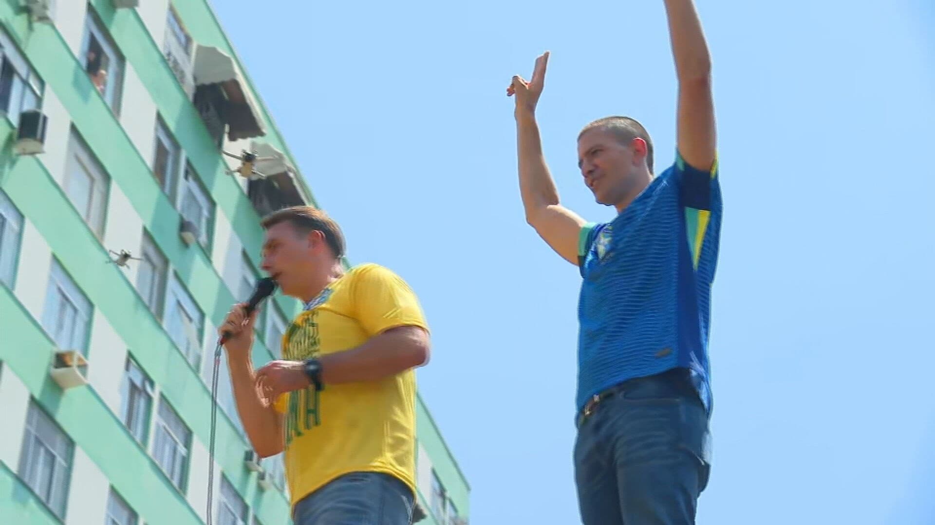 Flávio Bolsonaro promete posse presidencial em 2027 durante evento em São Gonçalo