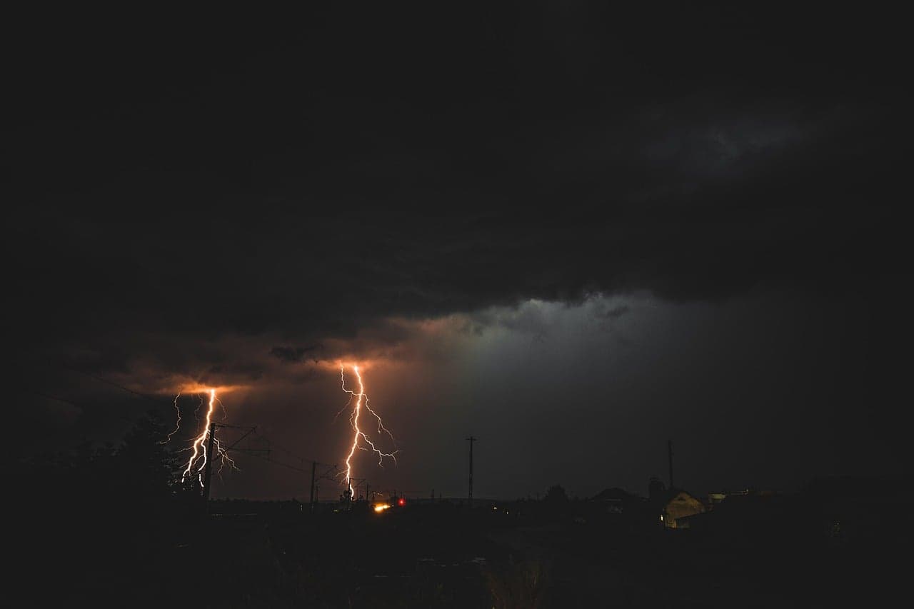 Chuva forte e geadas marcam previsão do tempo nesta quinta-feira