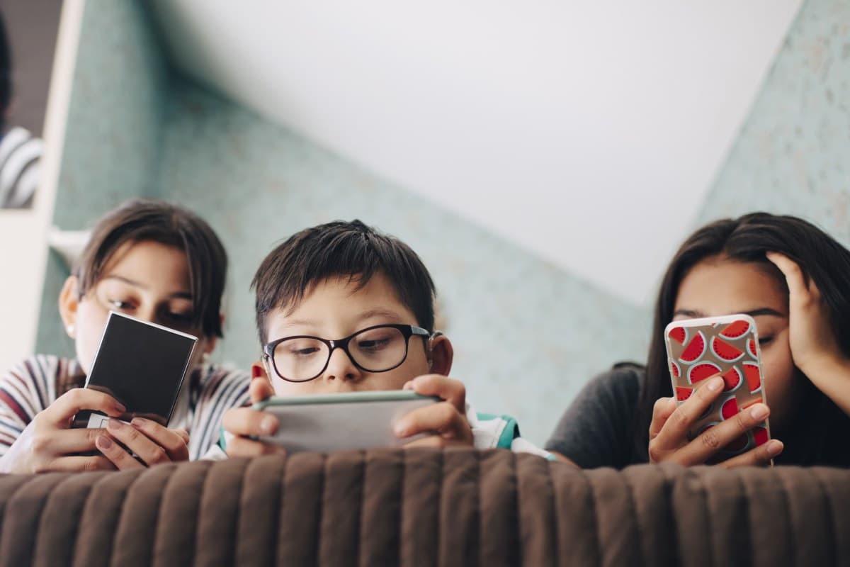 Estudo aponta que alertas de saúde reduzem uso de redes sociais entre jovens