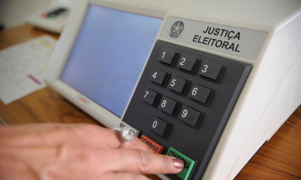 Eleitores acima de 70 anos em Pernambuco crescem 21,86% até 2026