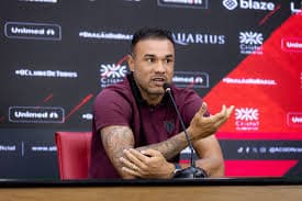 Indignação e Elogios: A Análise de Roger Sobre o Atlético-GO