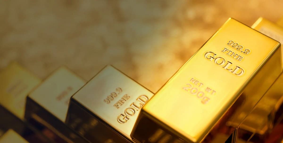 Ouro fecha alta de 2,4% com incertezas na economia americana