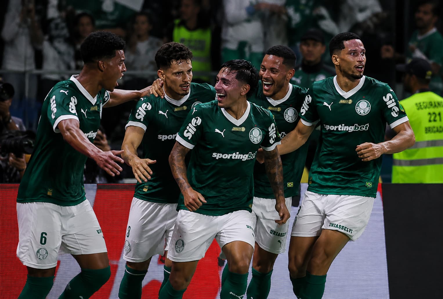 Palmeiras vence São Paulo e entra em semana decisiva com vantagem na Libertadores