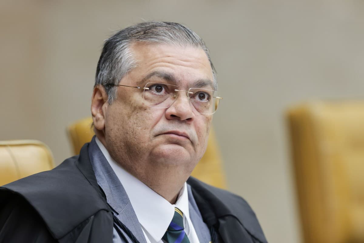 Ministro Flávio Dino suspende julgamento sobre jogos de azar