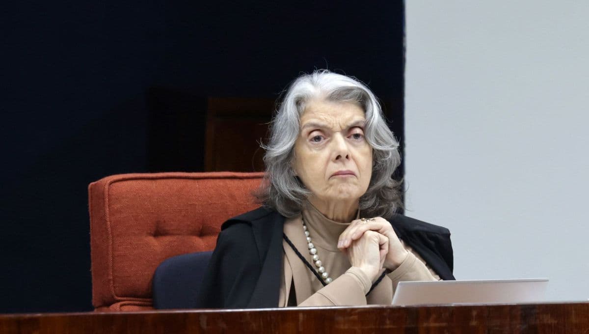 Ministra Cármen Lúcia renuncia ao TSE após posse de Nunes Marques