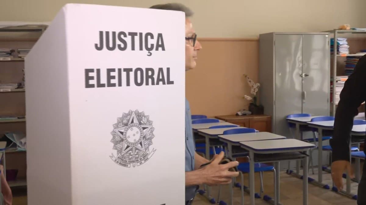 Candidato à Presidência, Romeu Zema, é acusado de violar sigilo do voto