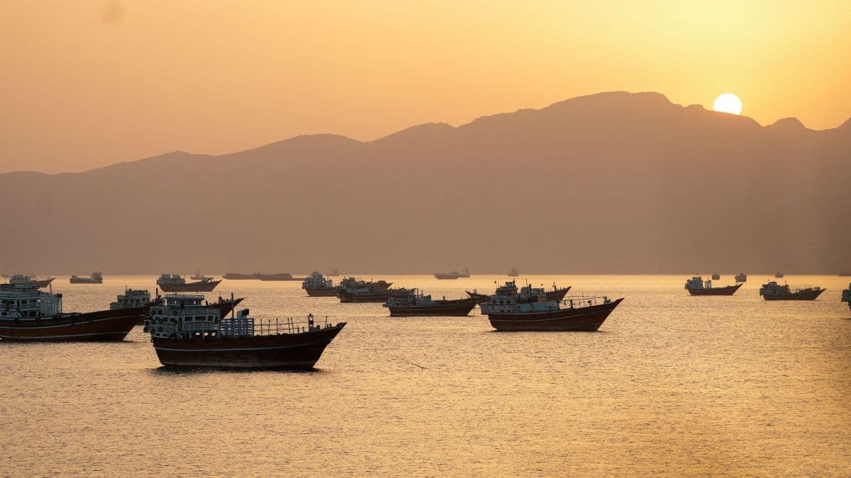 Iran fecha Estreito de Ormuz após alerta a embarcações não autorizadas