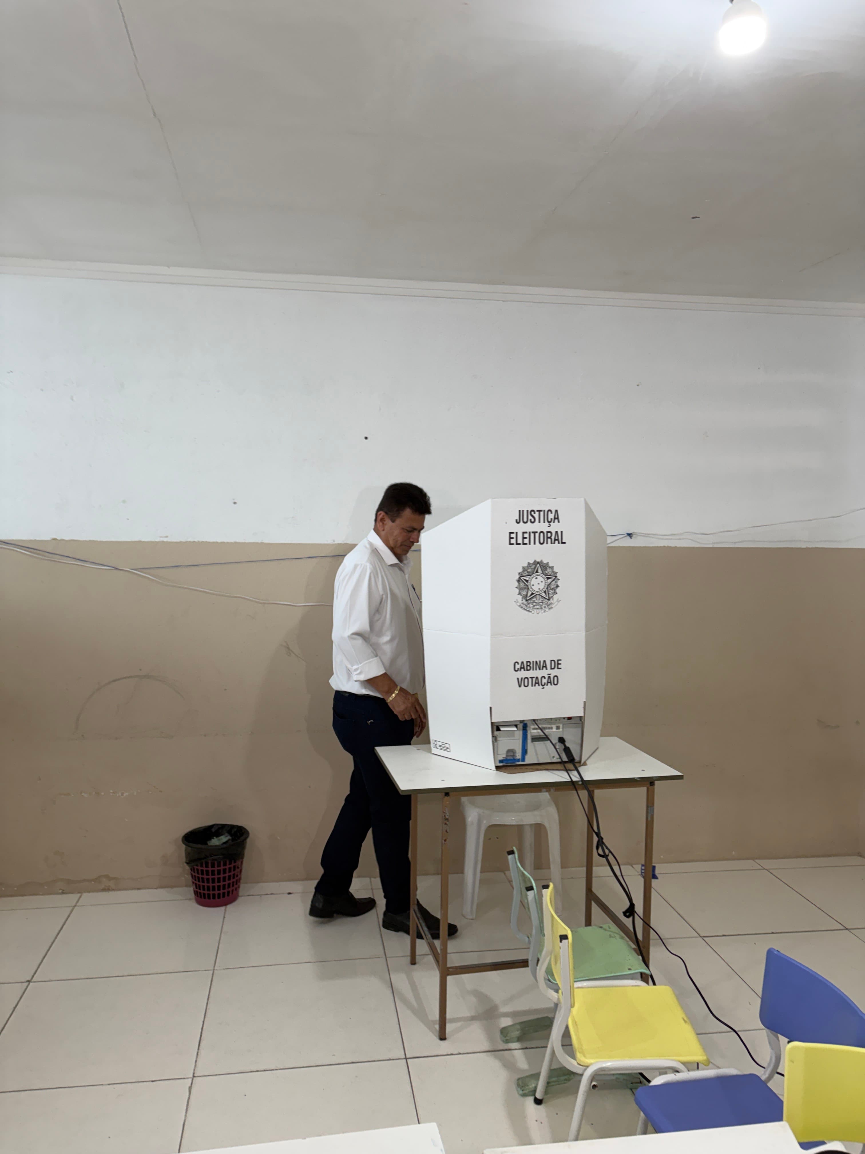Valmir de Francisquinho vota em Itabaiana nas eleições de Sergipe