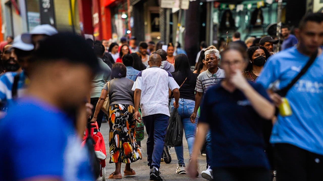 População do Brasil chega a 214 milhões em 2026, diz IBGE