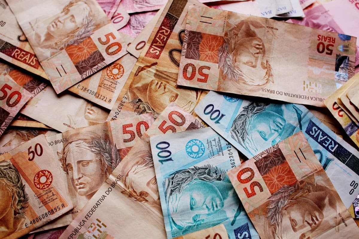 Salário mínimo pode chegar a R$ 1.717 em 2027, anuncia governo