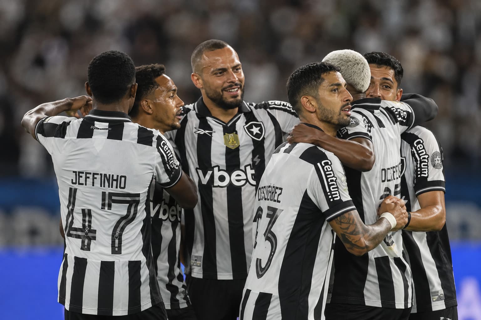 Botafogo segura Palmeiras em 0 a 0, anuncia Arthur Chaves e entra em semana decisiva