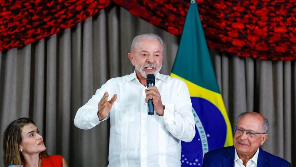 Lula critica suspensão de canal 'Exército do Lula' e promete recorrer