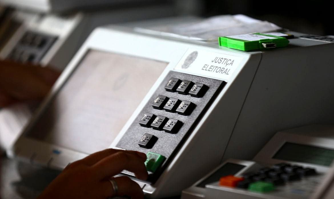 Horário eleitoral marca disputa entre promessas e realidades