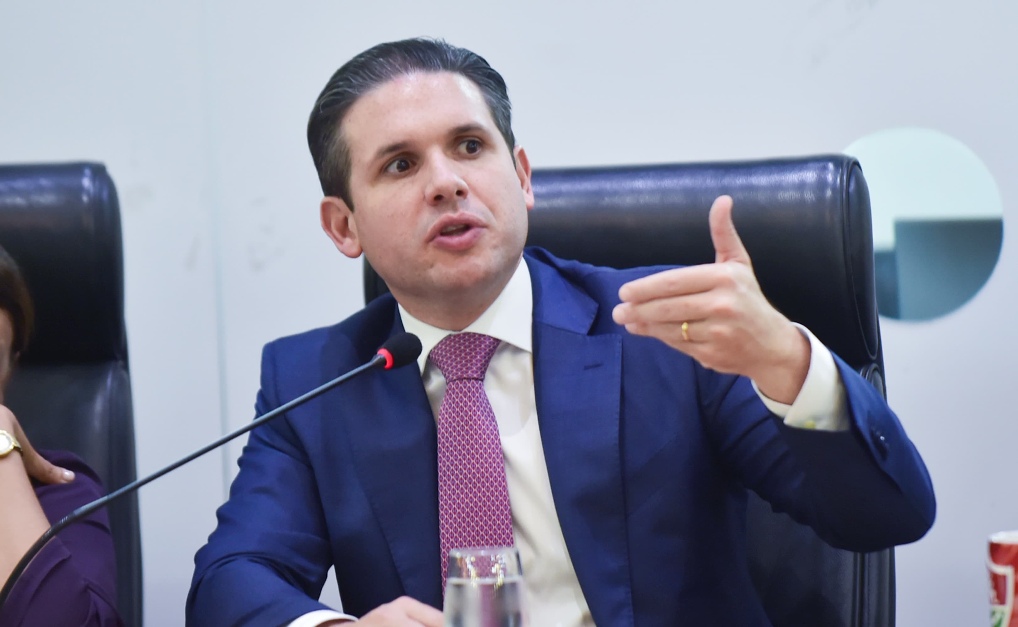 Hugo Motta se reúne com governo para discutir renegociação de dívidas rurais