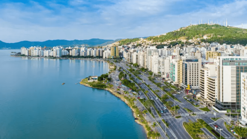 Clima em Florianópolis: semana começa chuvosa e melhora no final