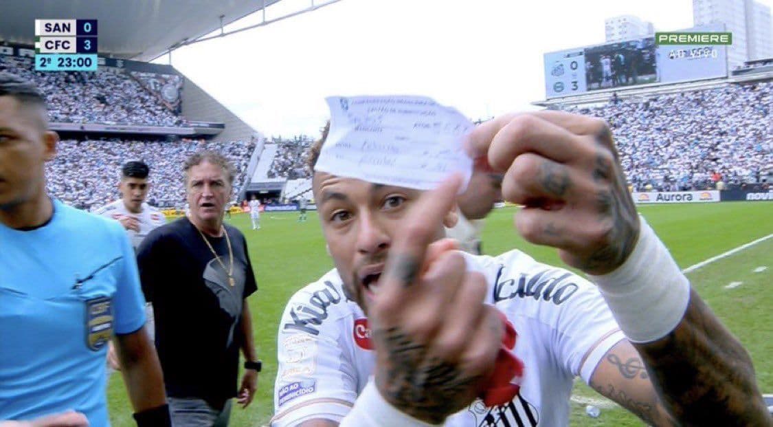 Neymar sai revoltado após erro de substituição no jogo do Santos