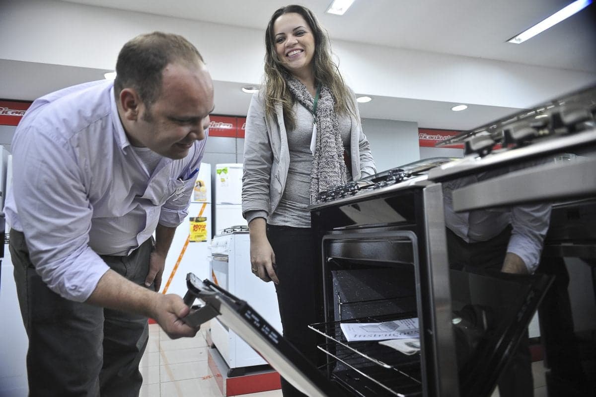 Incerteza eleitoral pode adiar R$ 62 bilhões em consumo no varejo