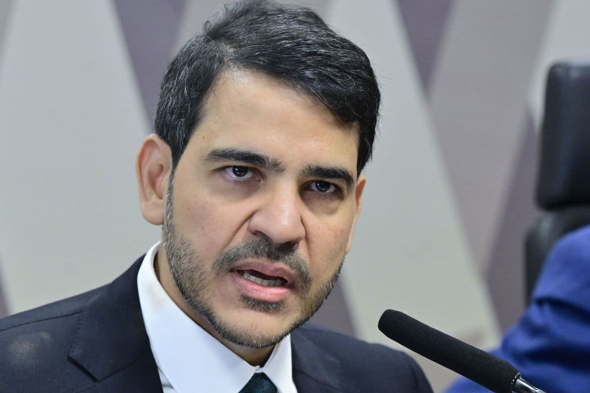 Lula considera Jorge Messias para Ministério da Justiça após rejeição
