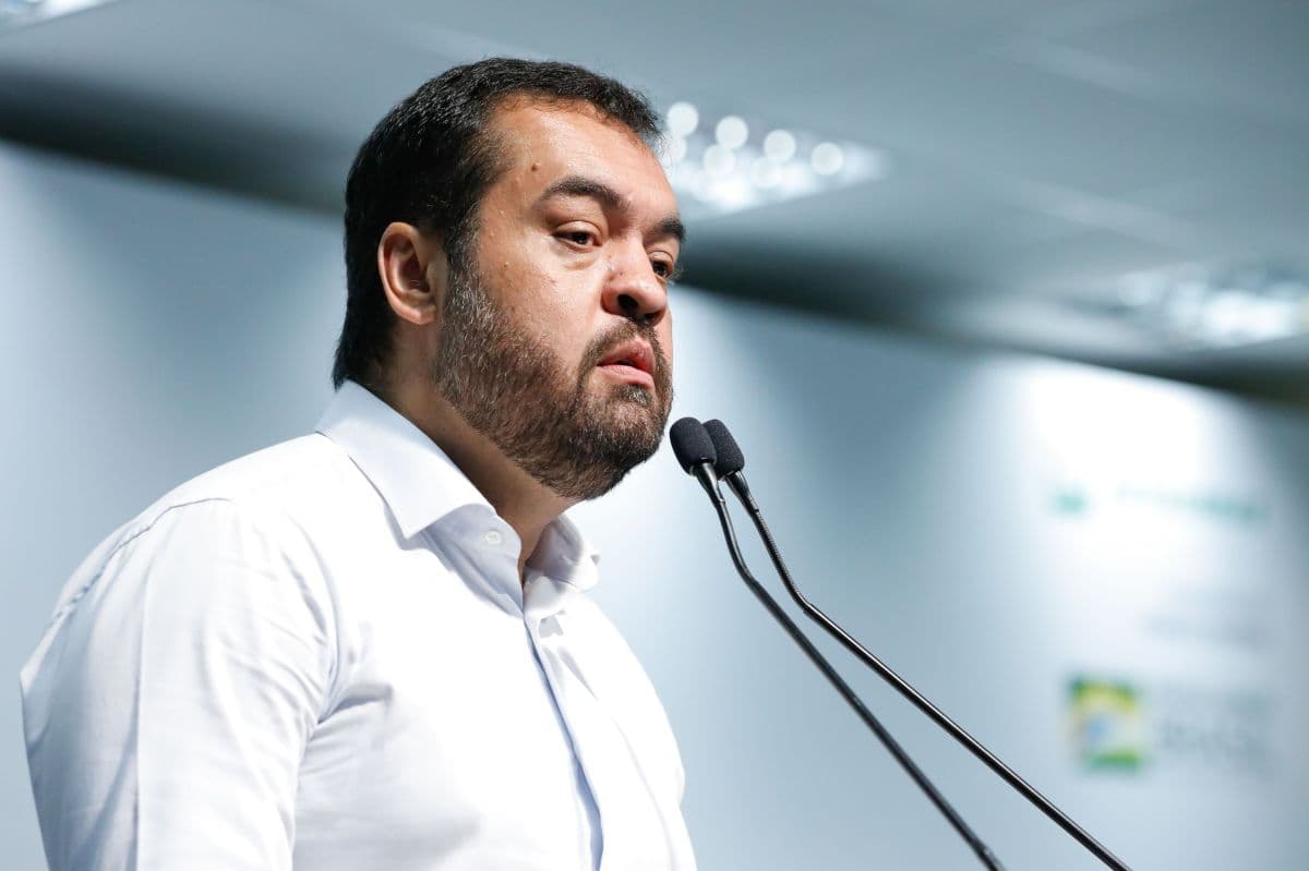 PF bloqueia R$ 52 bilhões de grupo de combustíveis no Rio de Janeiro