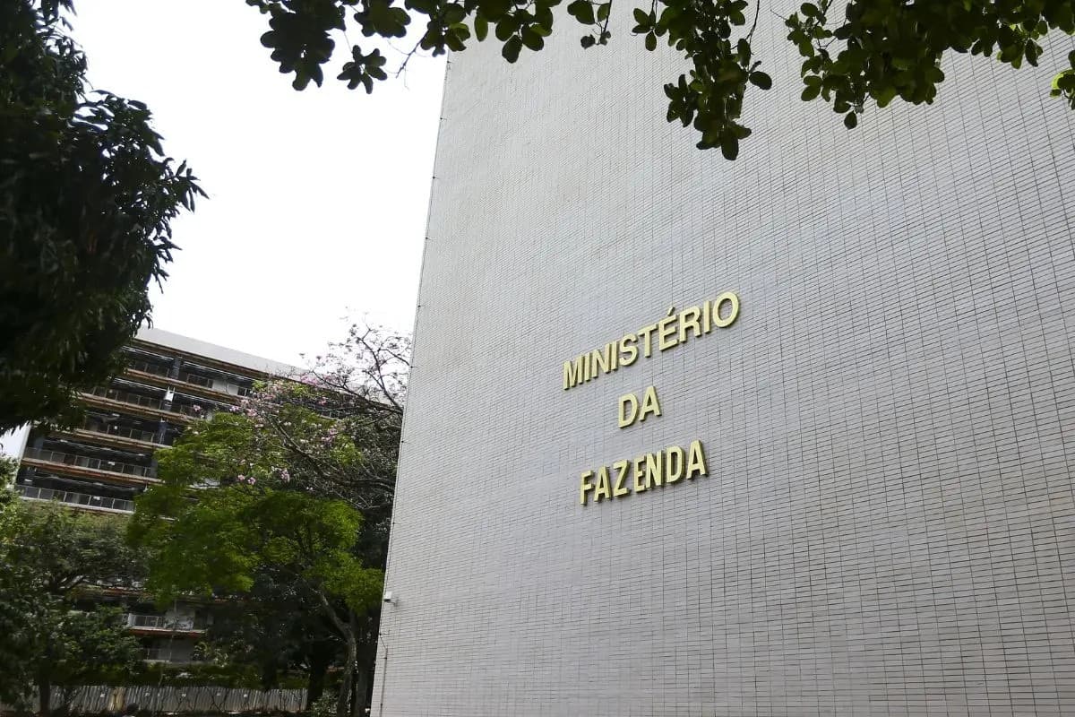Candidatos priorizam Orçamento em debate eleitoral de 2026