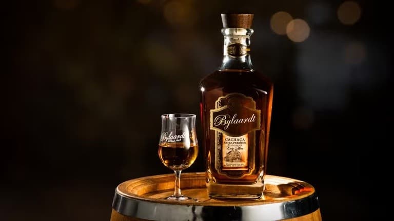 Cachaça Extra Premium é a campeã no Ranking da Cúpula da Cachaça 2026