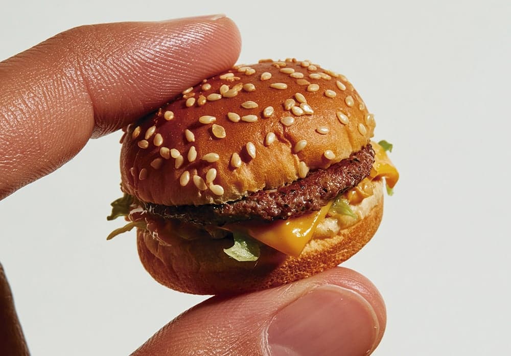 McDonald's introduz porções menores e mais proteínas no cardápio dos EUA