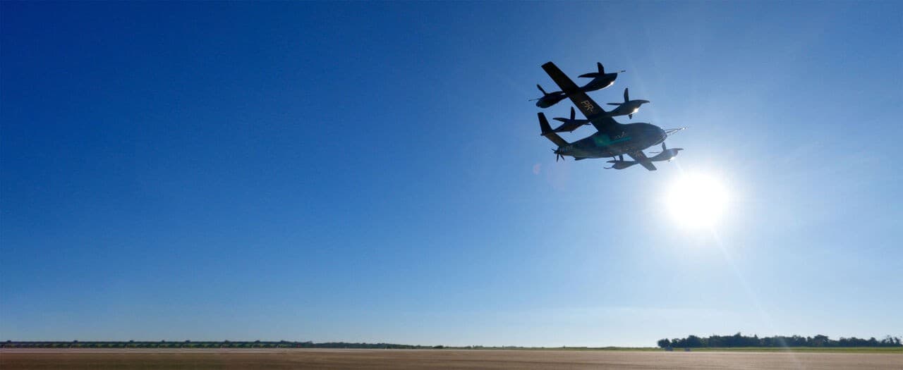 Prototipo do carro voador da Embraer completa testes em voo pairado