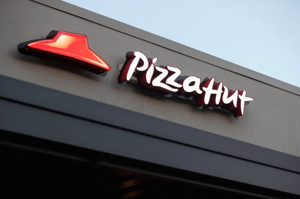Pizza Hut é vendida por US$ 2,7 bilhões em reestruturação estratégica