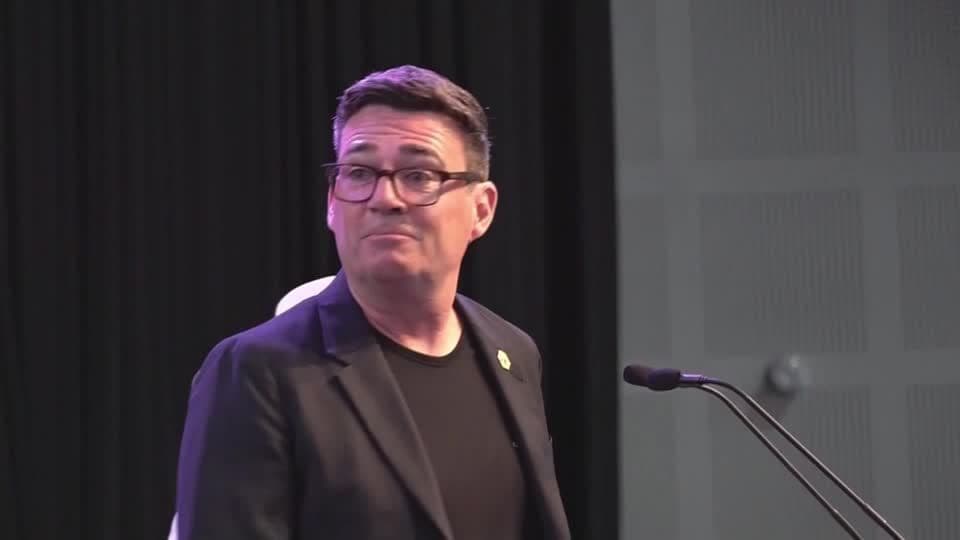 Vitória de Andy Burnham no Parlamento pode redefinir liderança trabalhista