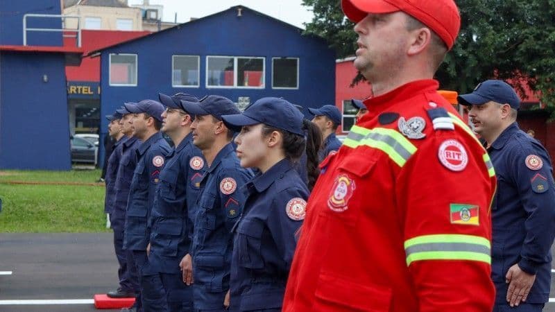 Justiça garante uso de hijab para bombeira muçulmana em Porto Alegre