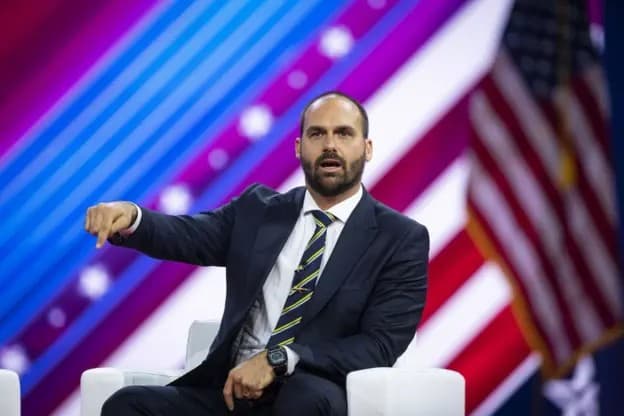 Polícia Federal recomenda demissão de Eduardo Bolsonaro