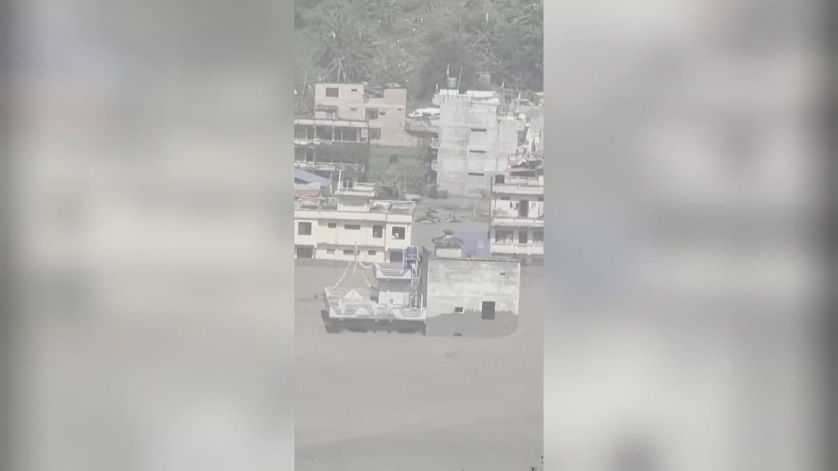 Enchentes no Himalaia causam morte e destruição no Nepal e Tibete