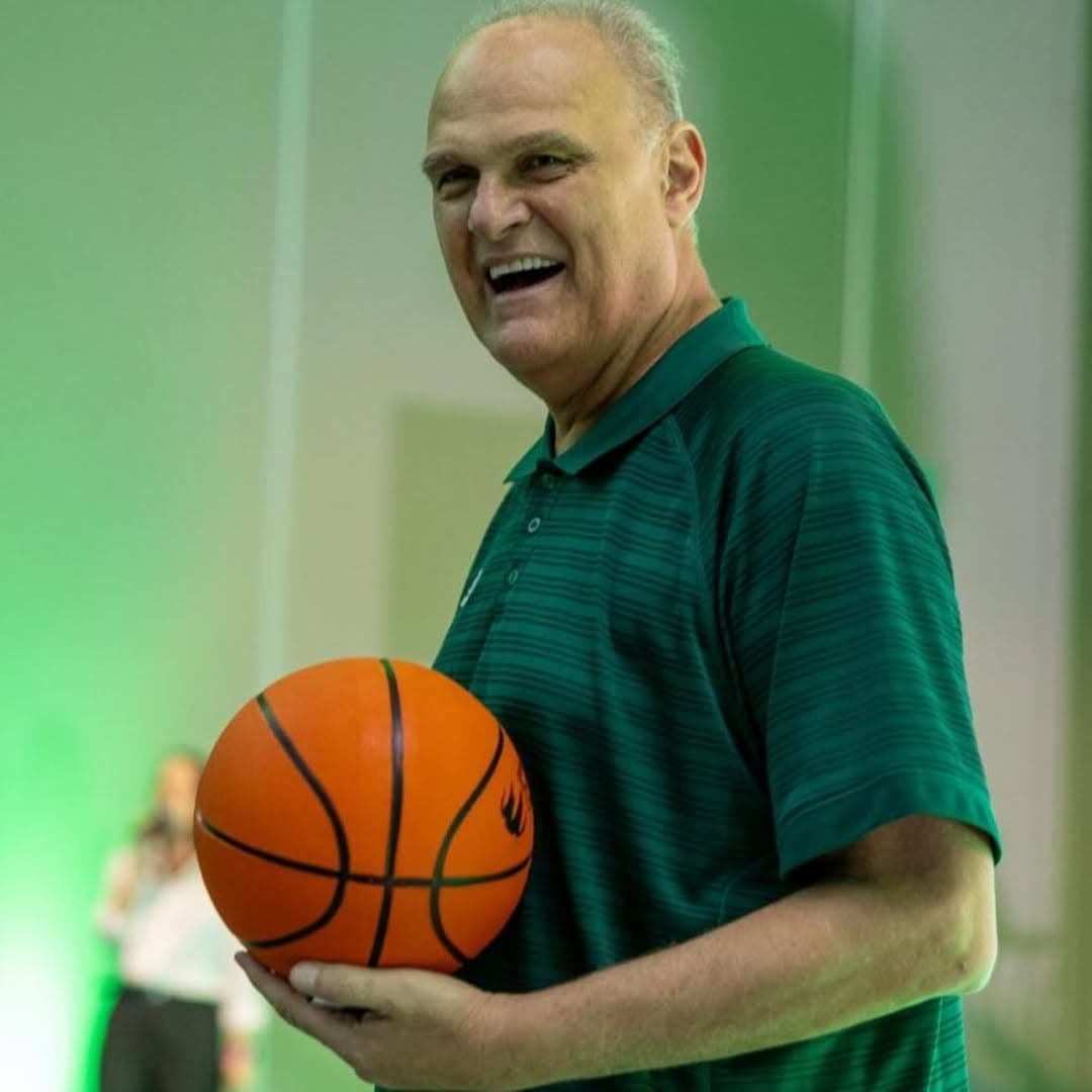 Oscar Schmidt, lenda do basquete, também sonhou com a política