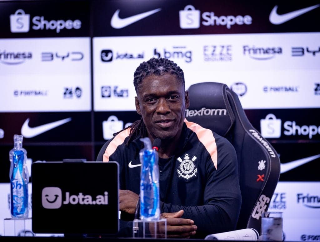 Seedorf assume comando do Corinthians e destaca prioridades