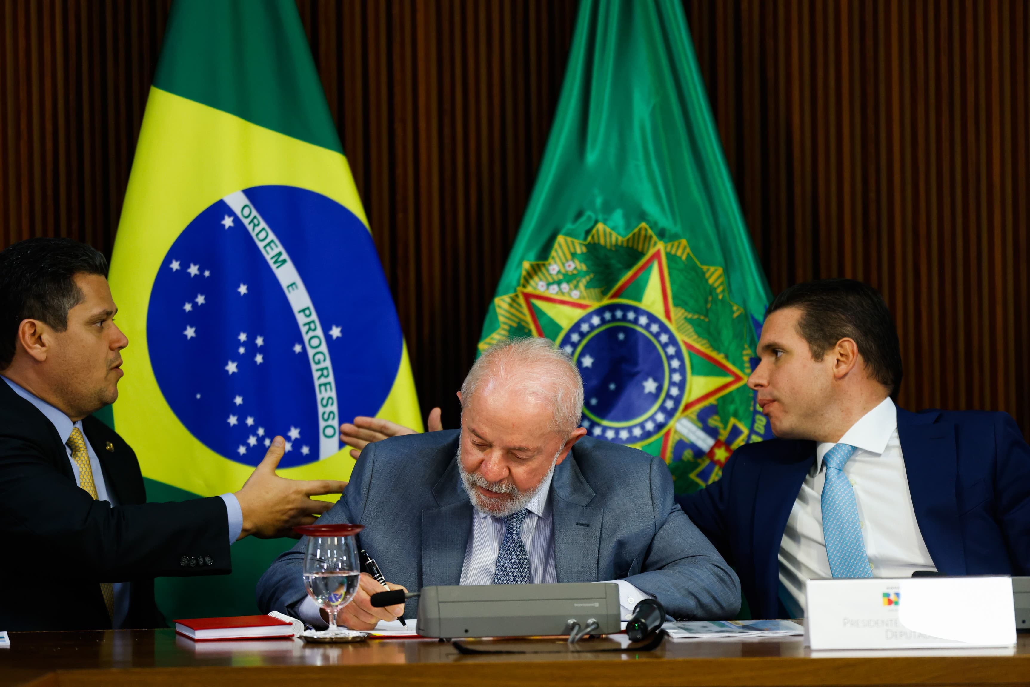 Lula revoga taxa de importação após rejeição de 70% em pesquisa