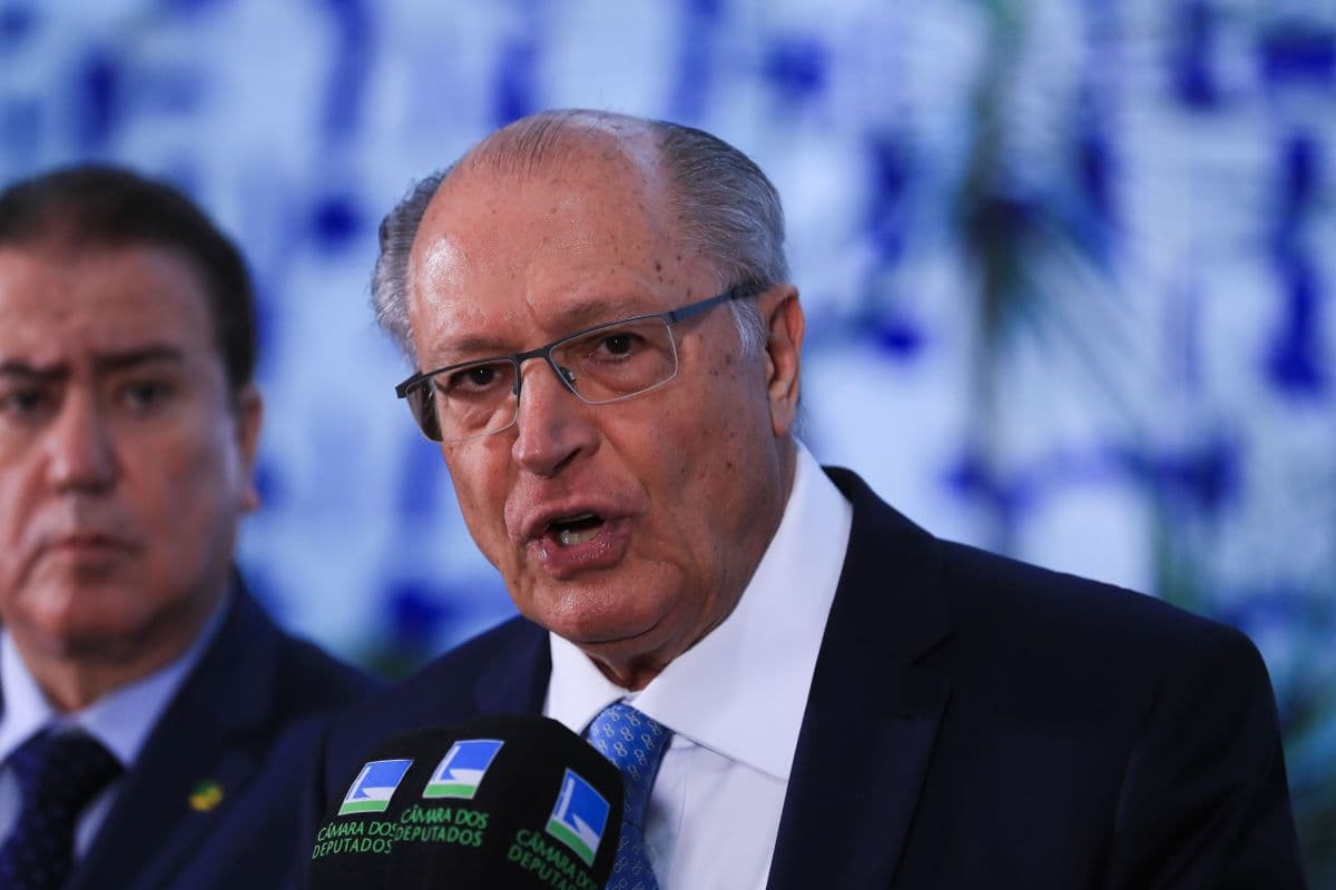 Alckmin defende PIX após reunião sobre tarifas dos EUA