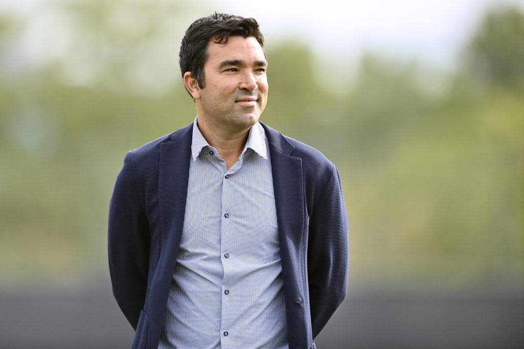 Raphinha renova contrato com Barcelona até 2030 após início promissor