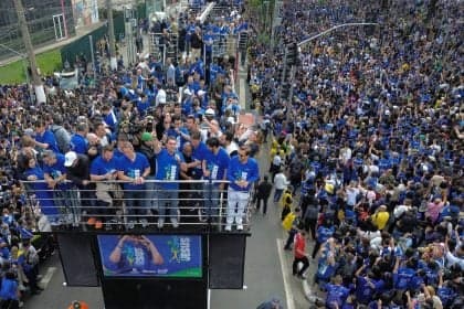 Marcha para Jesus 2026 reúne líderes políticos em São Paulo