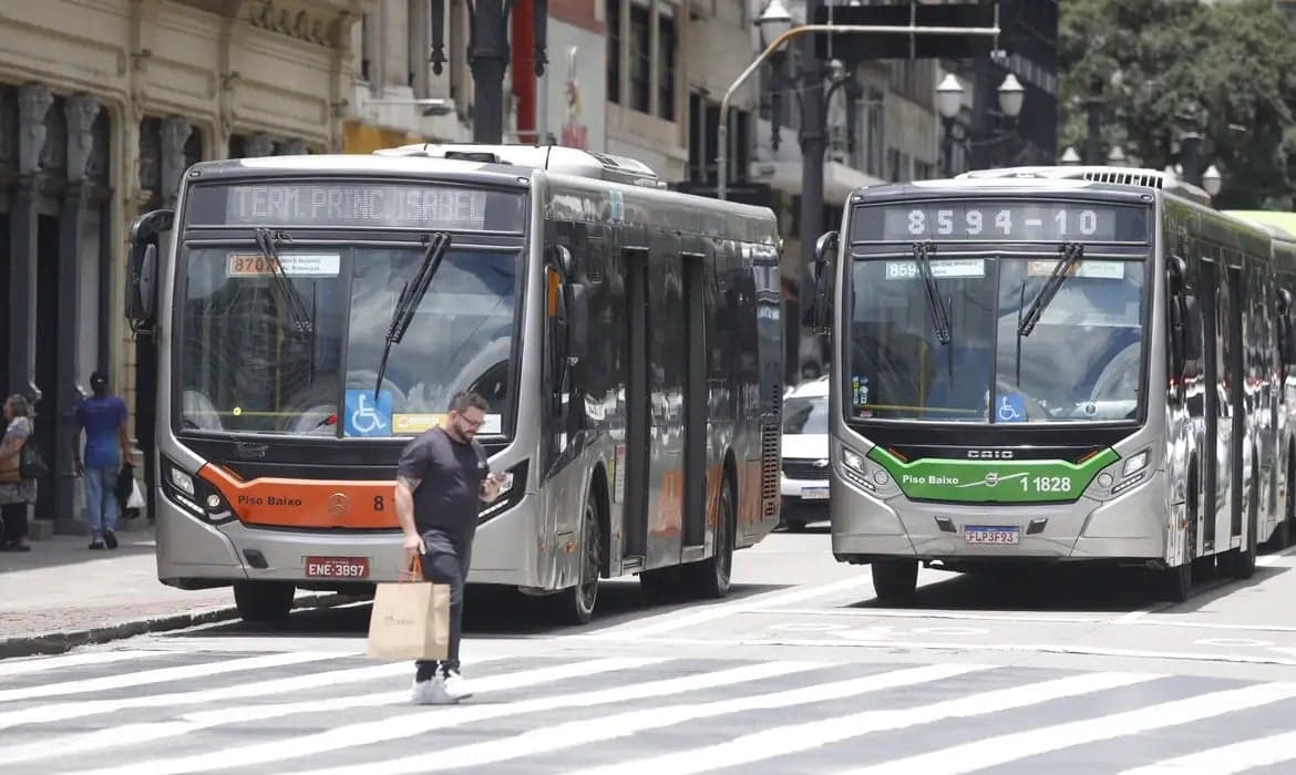 Justiça determina operação total da frota de ônibus em SP no segundo turno