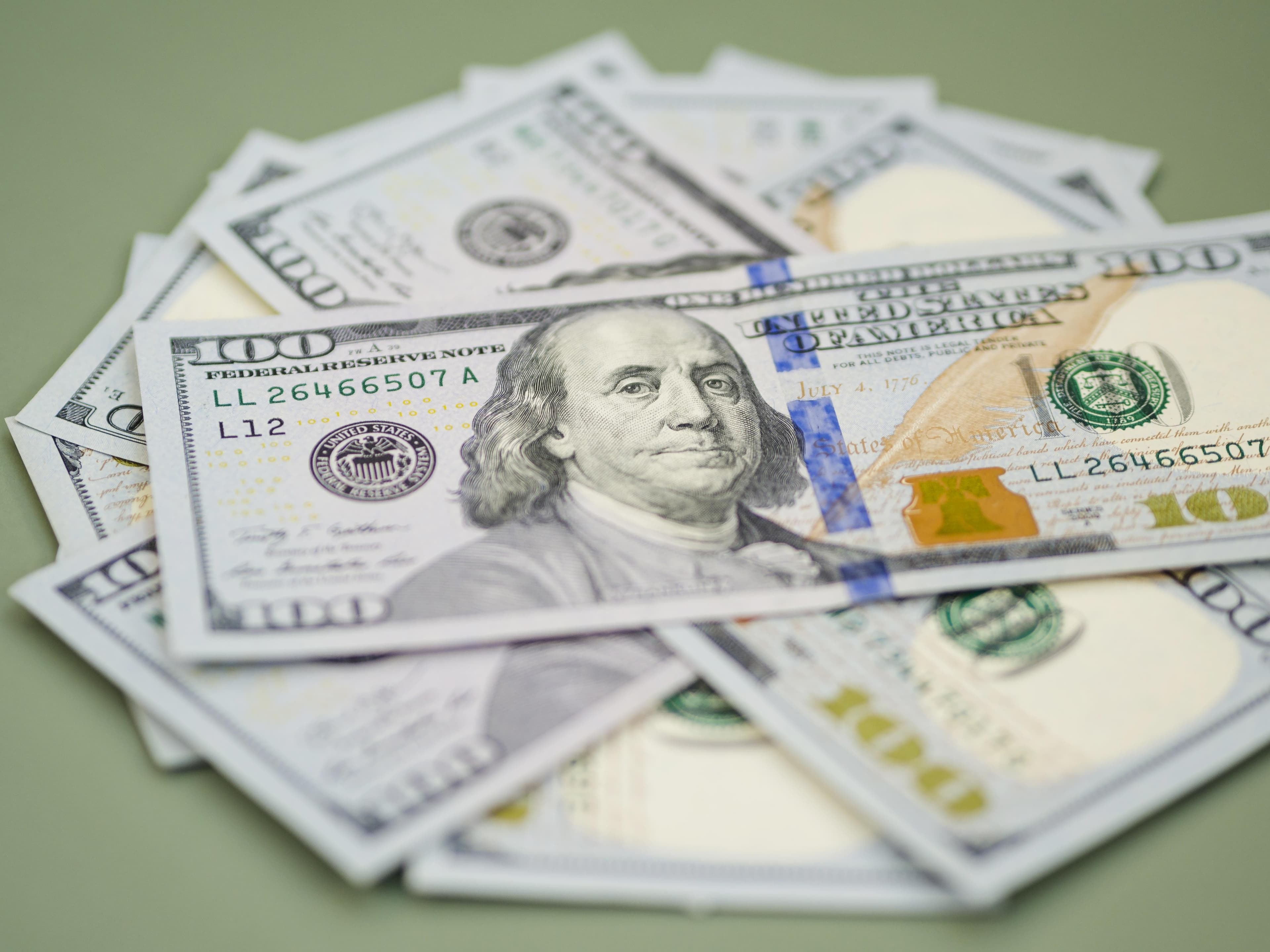 Dólar registra queda em meio a dados econômicos nos EUA e Brasil