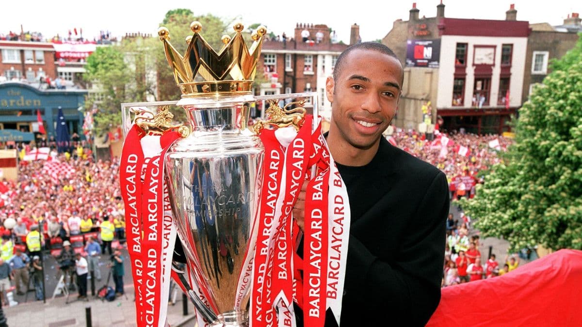 Arsenal conquista Premier League após 22 anos e celebra em Londres