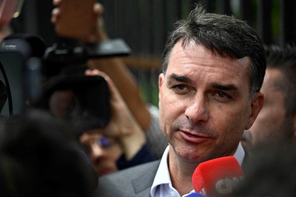 Valdemar Costa Neto critica preparação de Flávio Bolsonaro para a presidência