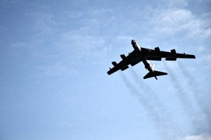 B-52 da Força Aérea dos EUA cai em base na Califórnia