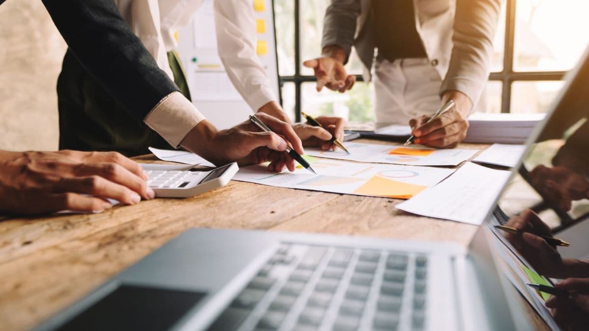 Produtividade brasileira encolhe e competitividade despenca em 2026