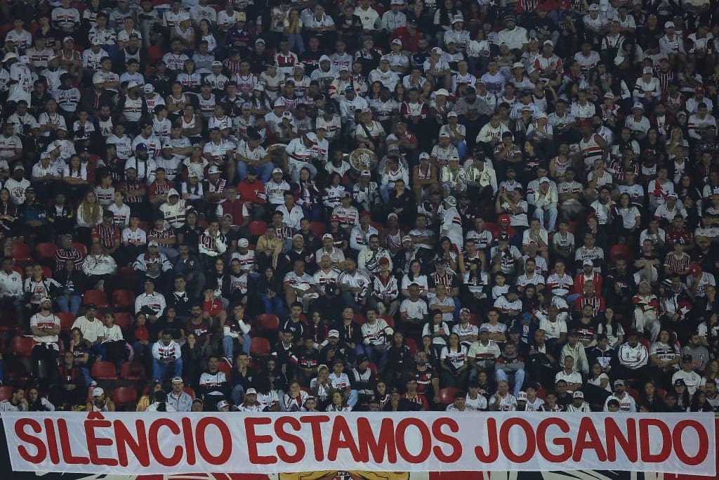 São Paulo é alvo de protestos após derrota para o Cruzeiro