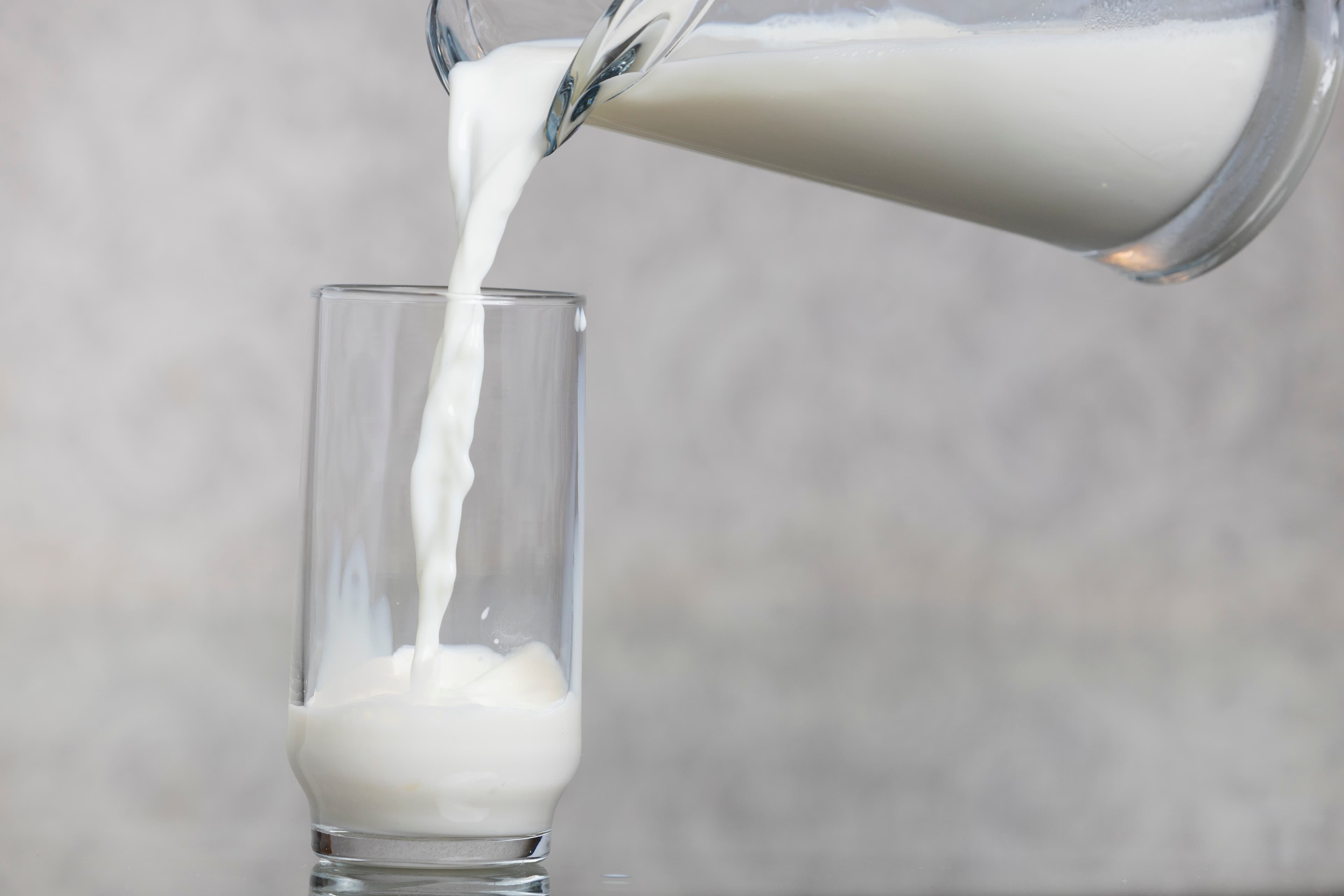 Leite UHT tem alta de 18,3% e impacta preços de alimentos básicos