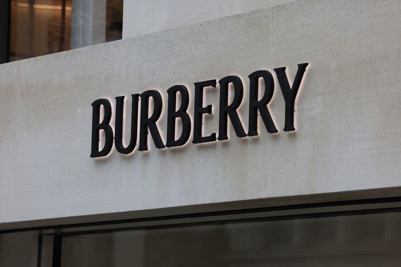 Burberry vê vendas crescerem 10% na China e EUA, mas ações caem