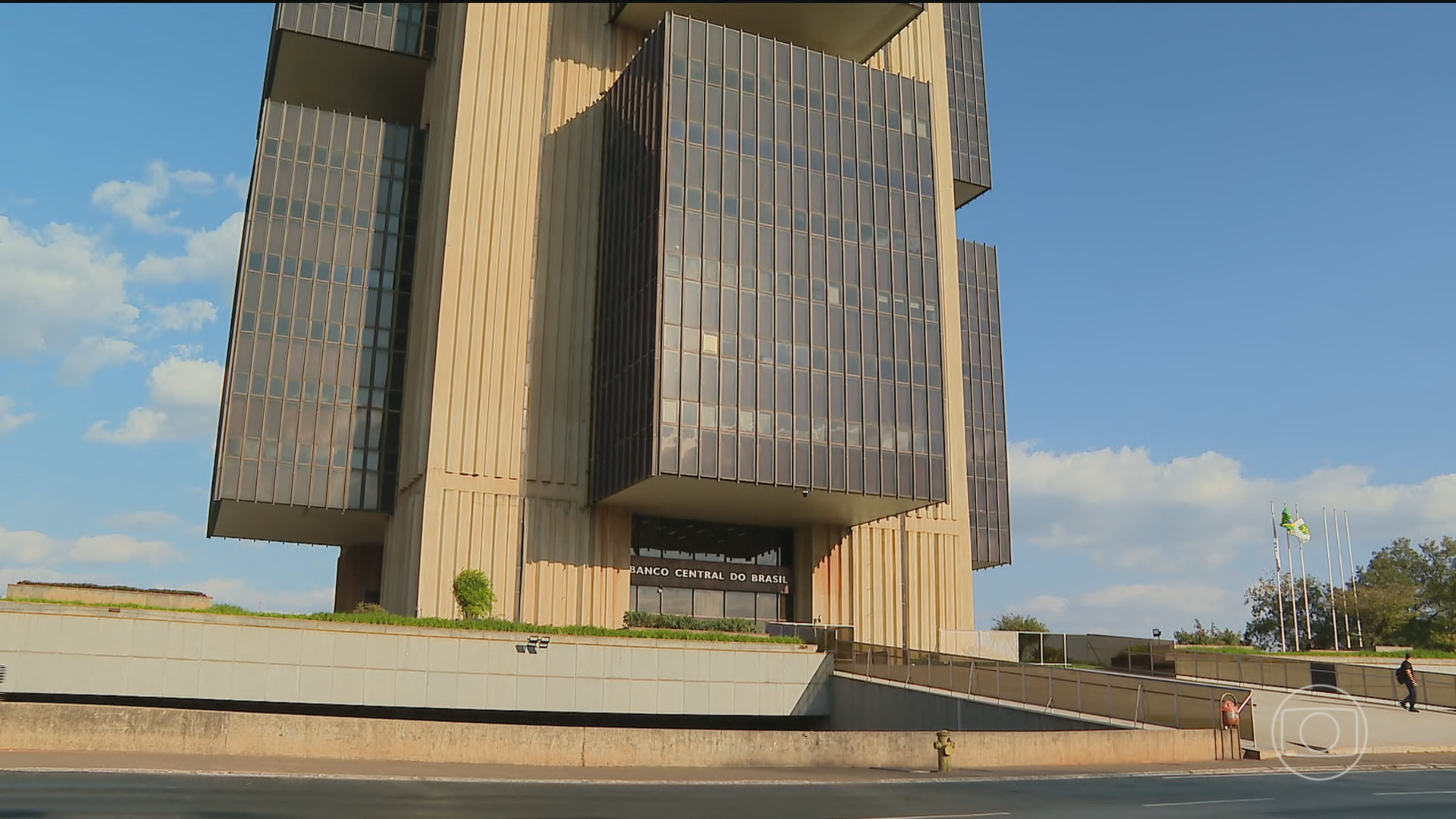 Banco Central divulga nova taxa Selic e propostas presidenciais para reduzir juros